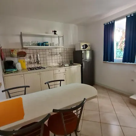 Helena Apartman